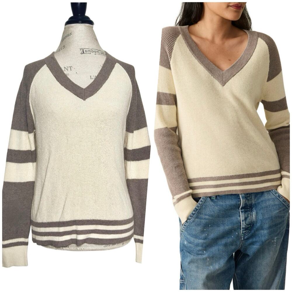 Faherty | Women | Throwback Cotton Cashmere Waffle Knit V-Neck Sweater | Medium